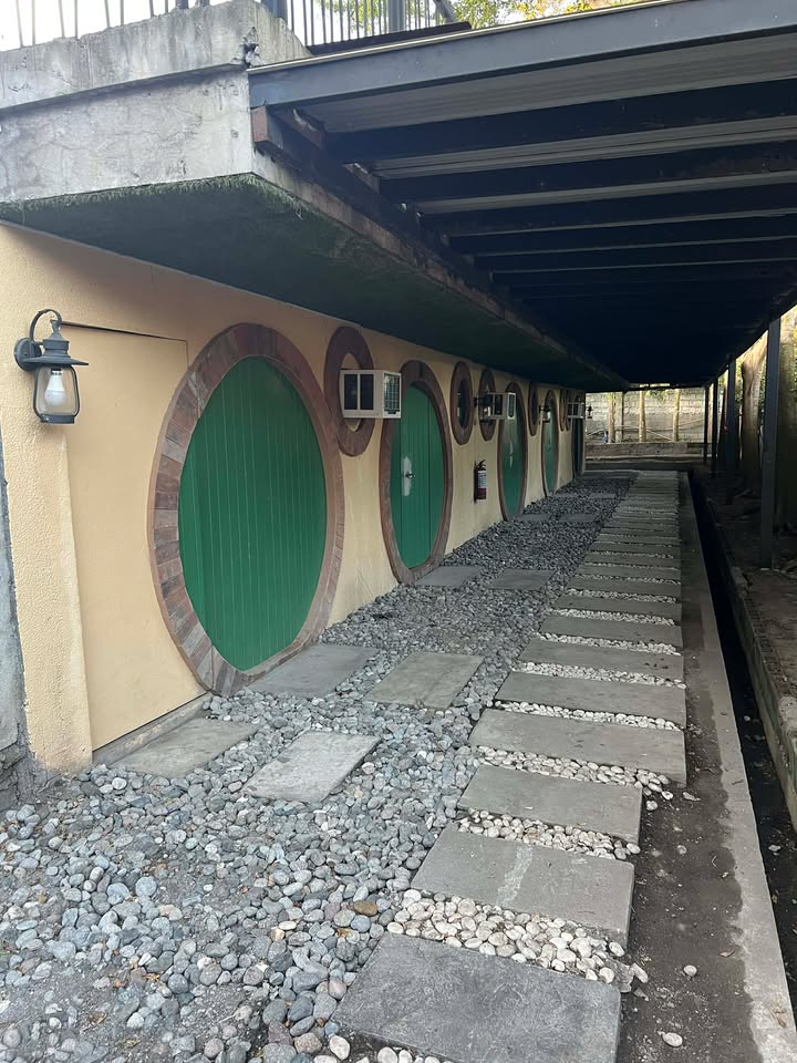 Hobbit Rooms